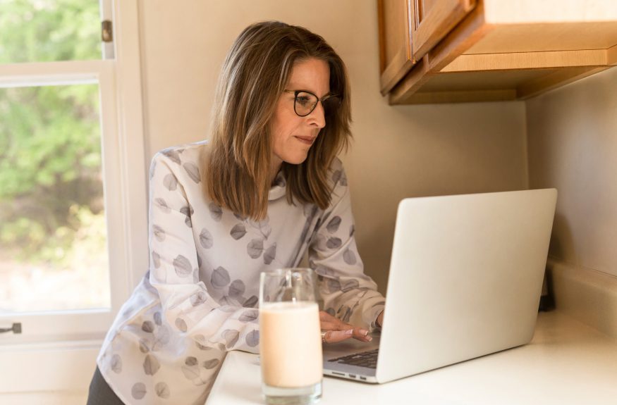 woman-laptop-milk woman-laptop-milk
